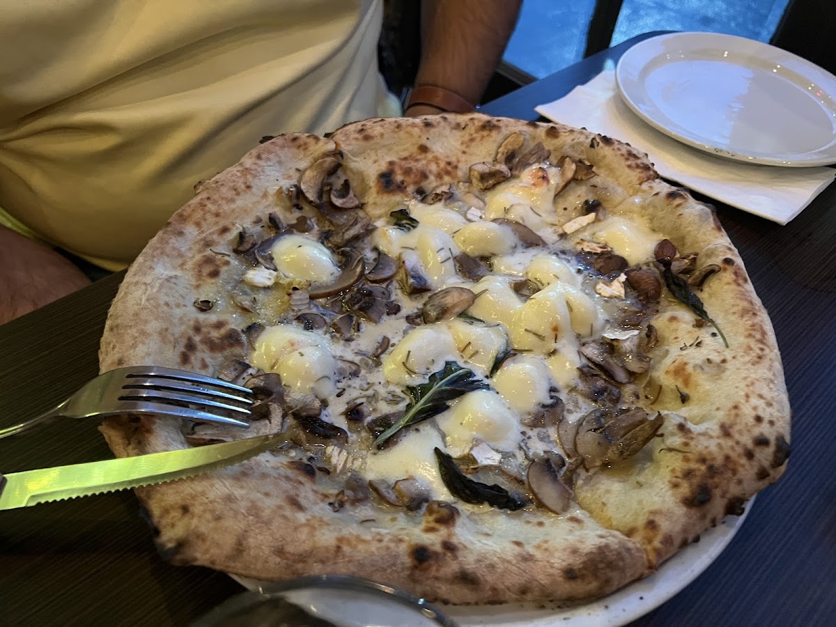 Napoli Centrale Pizzeria-10