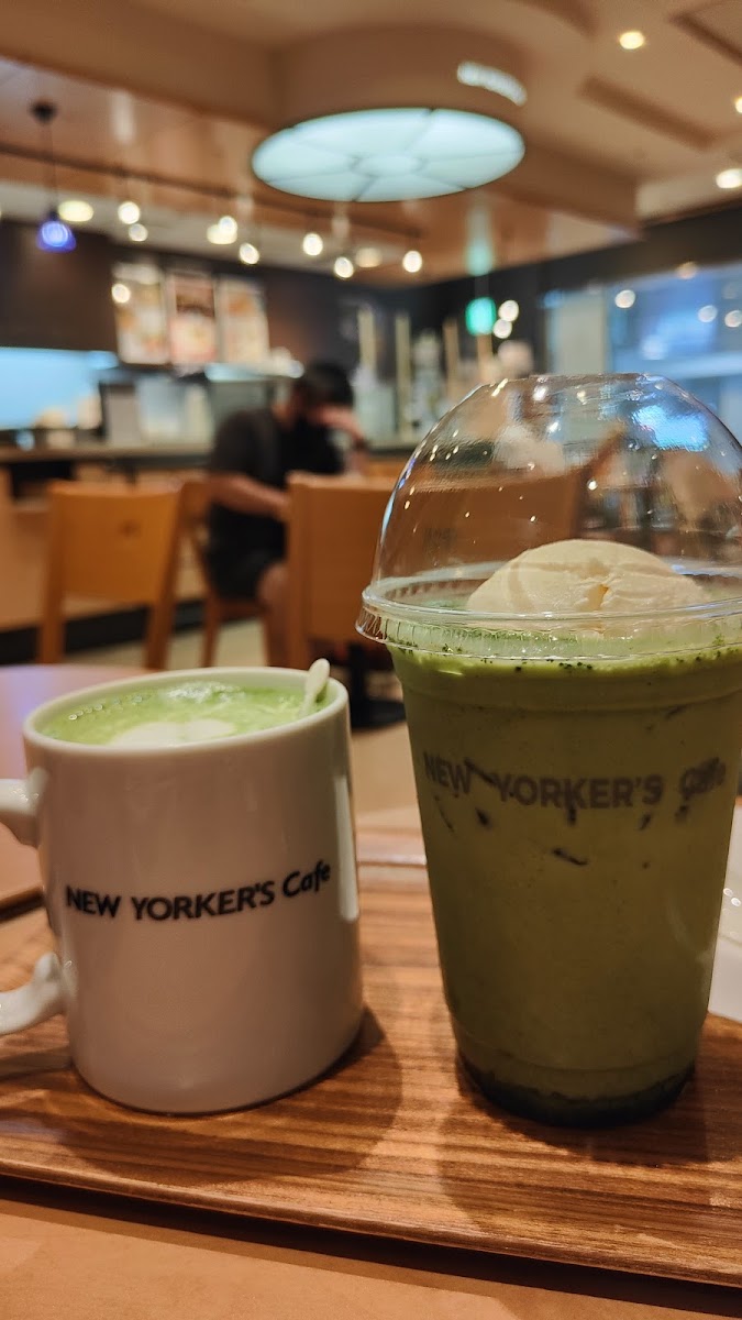 New Yorker's Cafe-7