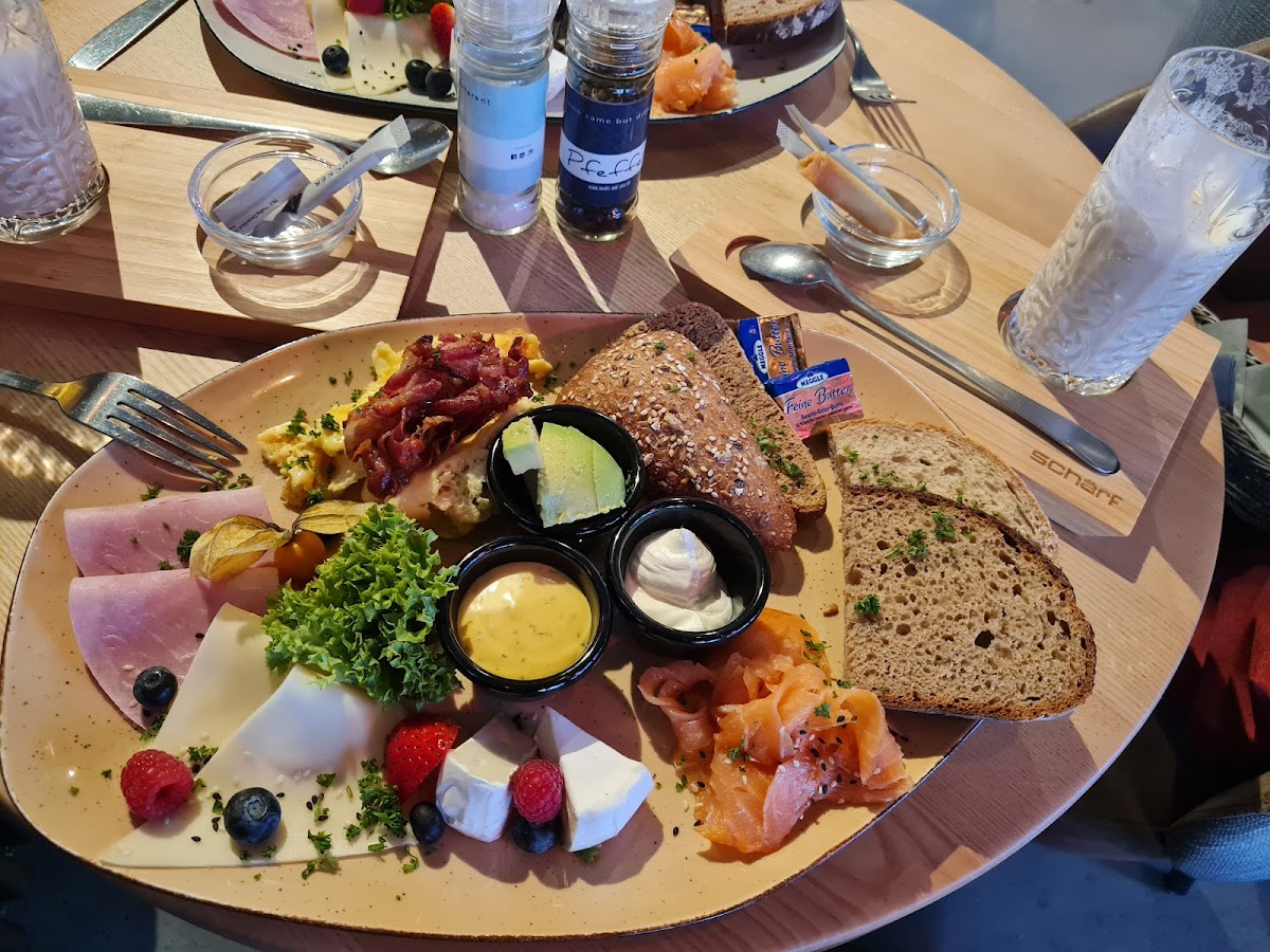 Noah's & Zoe’S Place-3