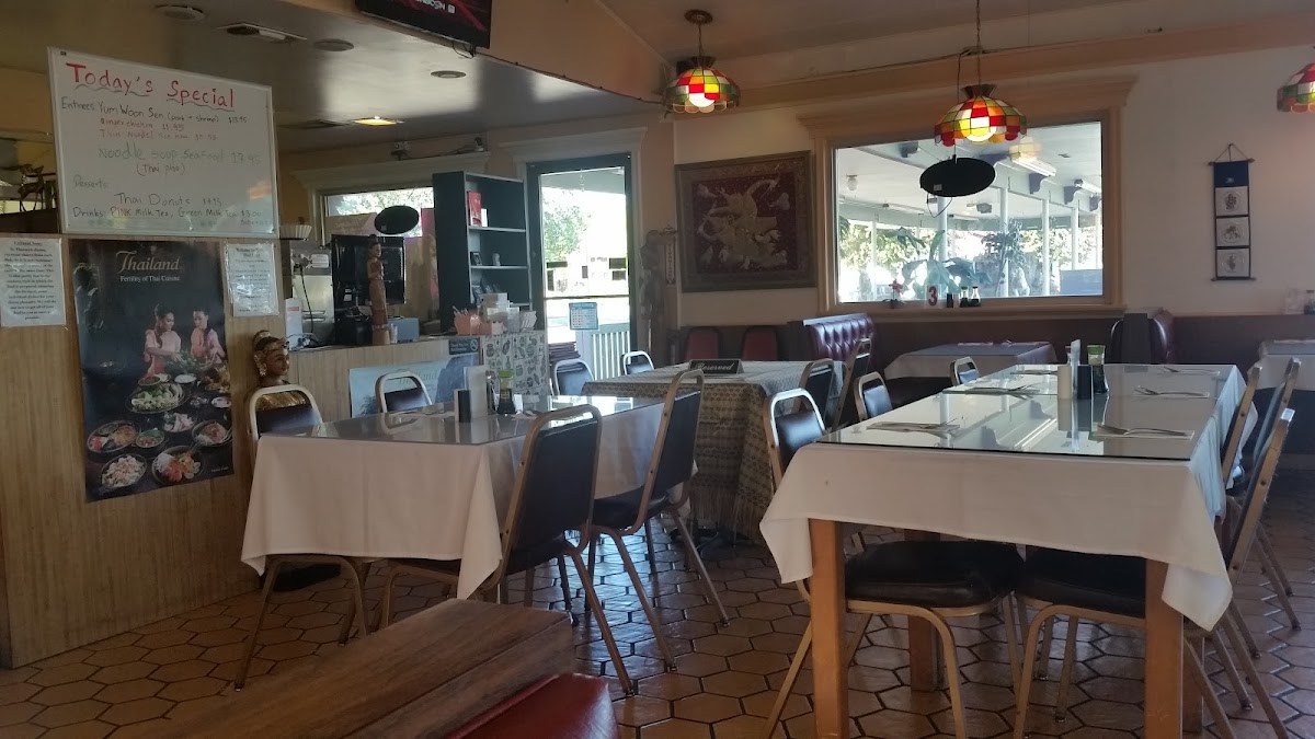 Nuch's Thai Food