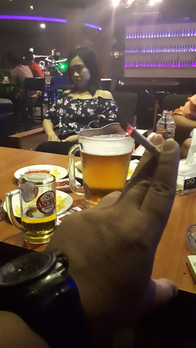 O2 Cafe & Sport Bar-6