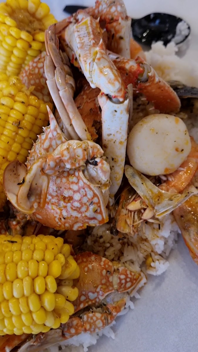Off The Hook Seafood Restaurant - Airport Road-2