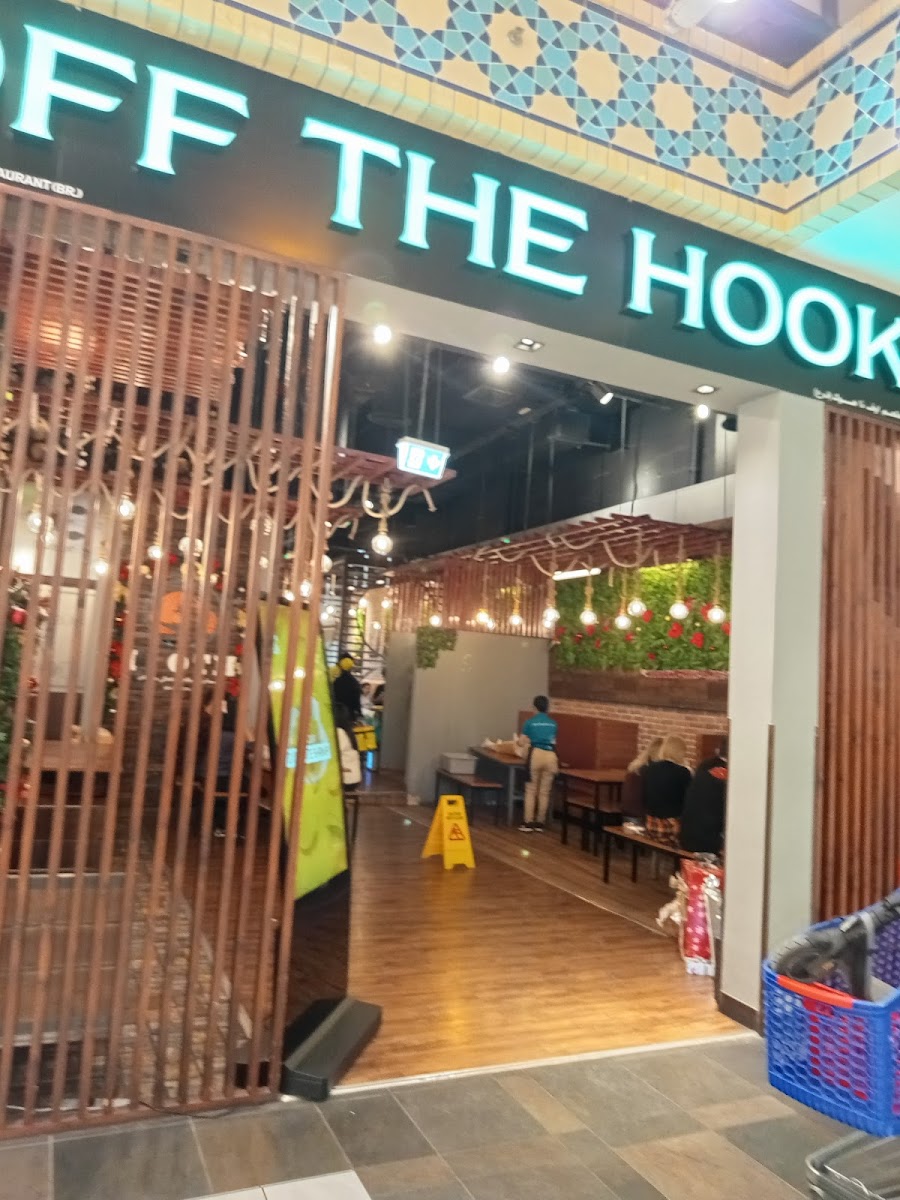 Off The Hook Seafood Restaurant - Airport Road-3