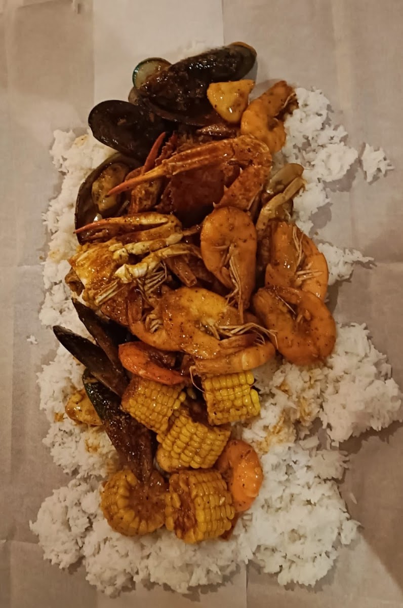 Off The Hook Seafood Restaurant - Airport Road-5