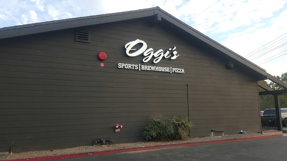 Oggi's Sports | Brewhouse | Pizza