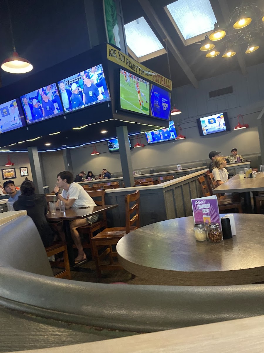 Oggi's Sports | Brewhouse | Pizza-4