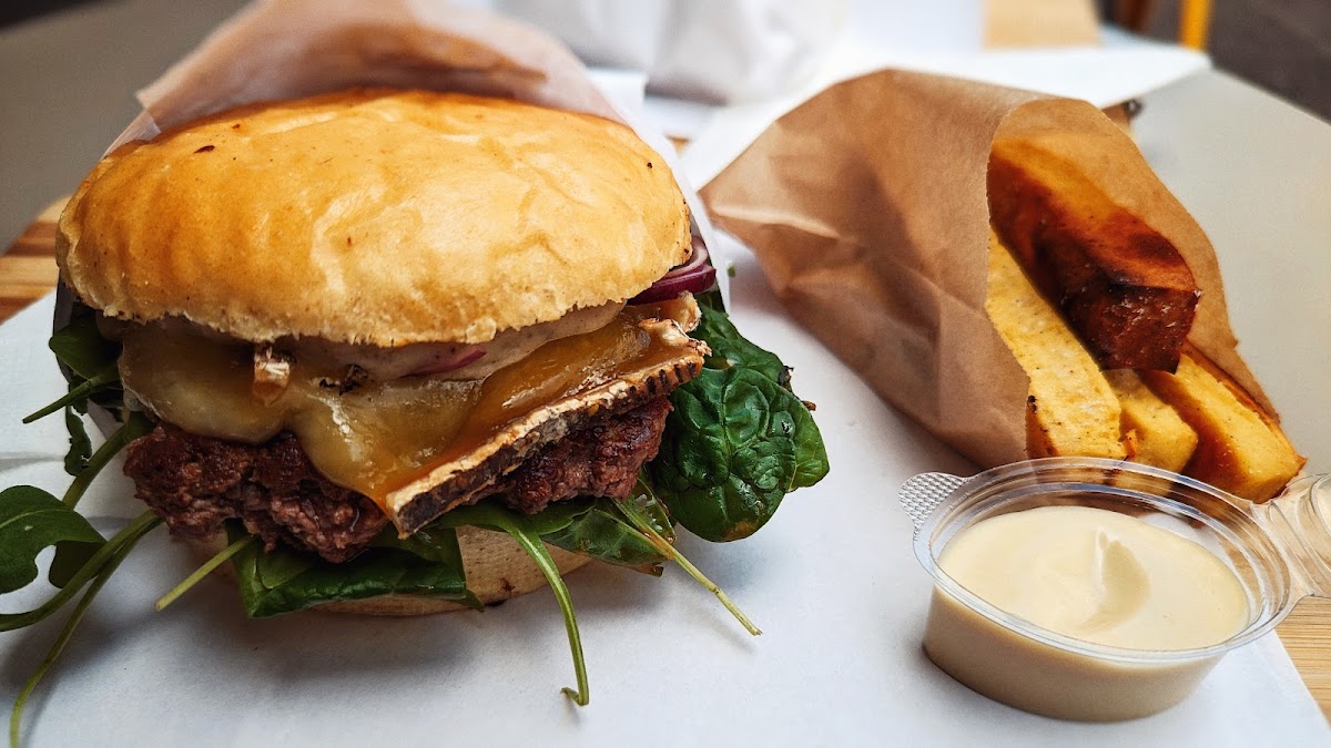 Organic Burger House-3