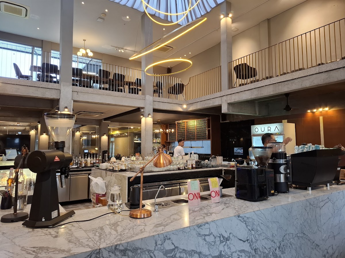Oura - Cafe & Restaurant