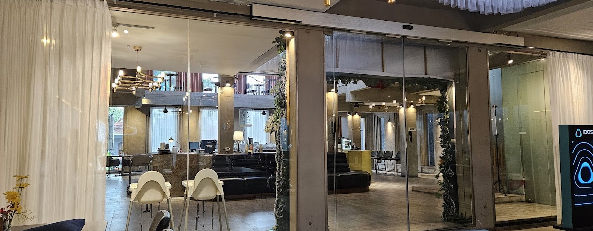 Oura - Cafe & Restaurant-3