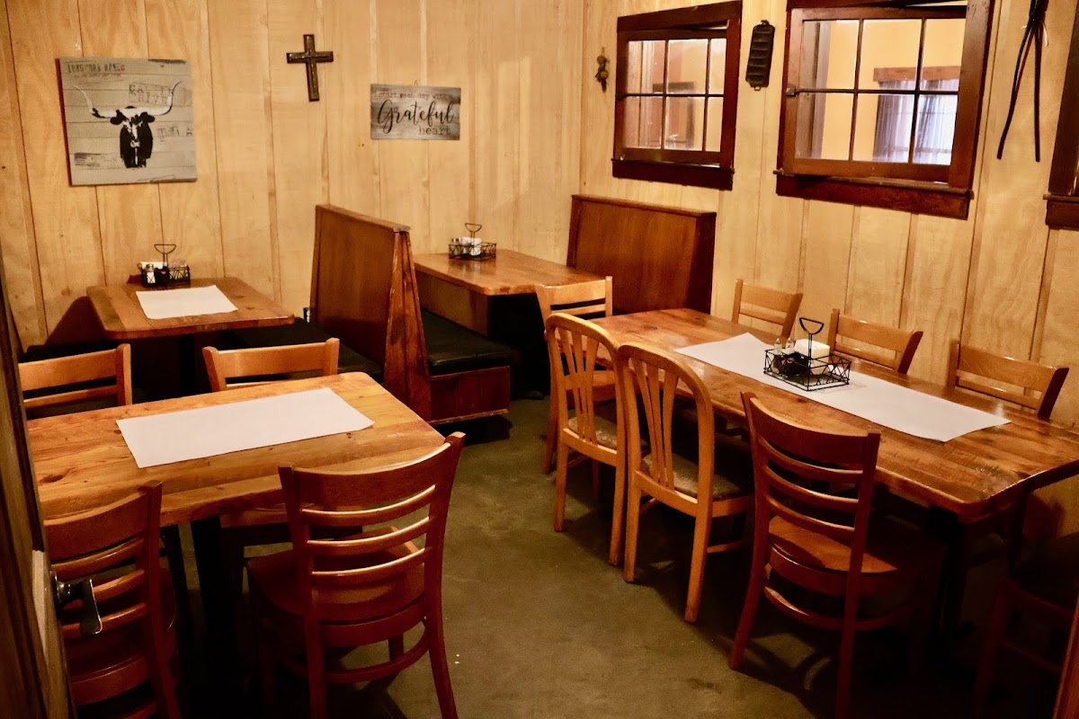 Outlaws Steakhouse-6