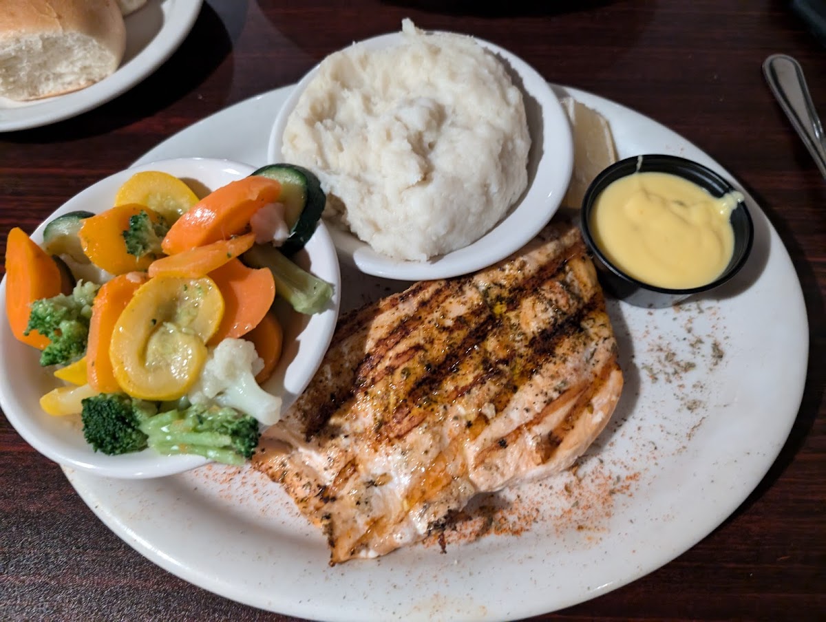 Outrigger Restaurant & Lounge-9