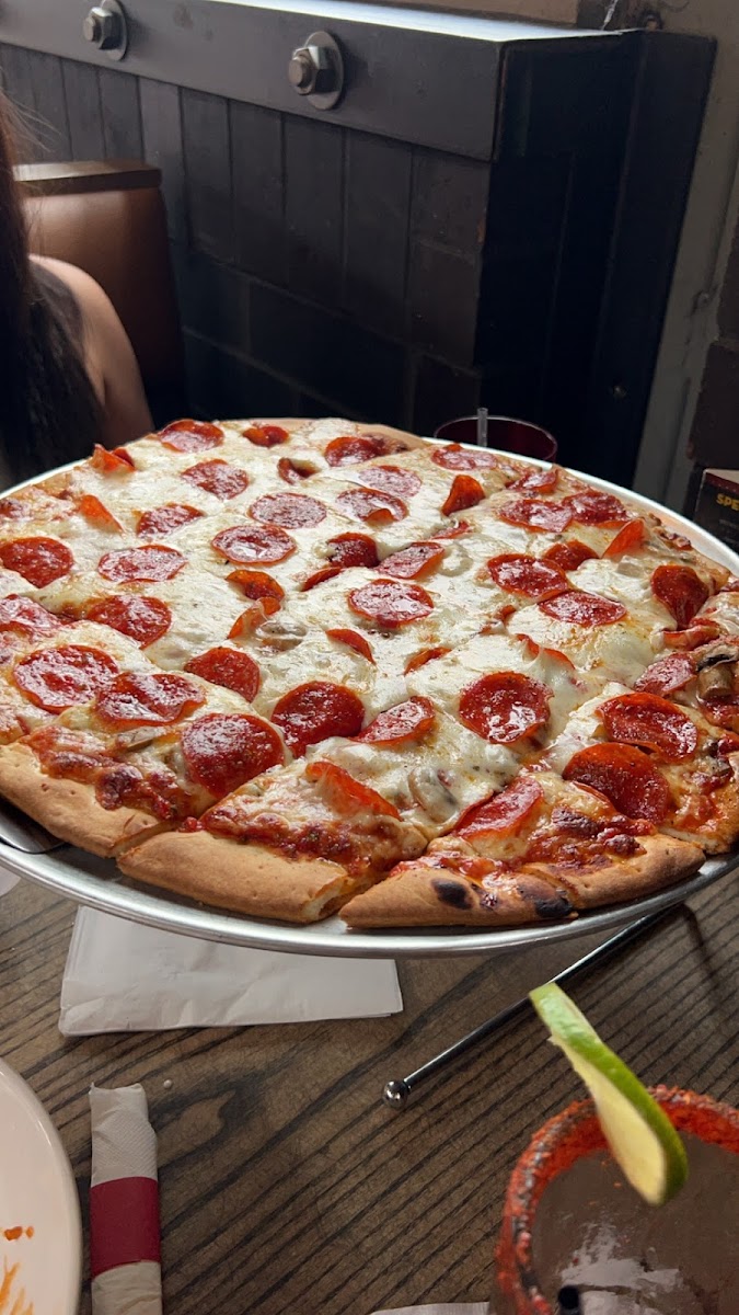 Paisans Pizza-10