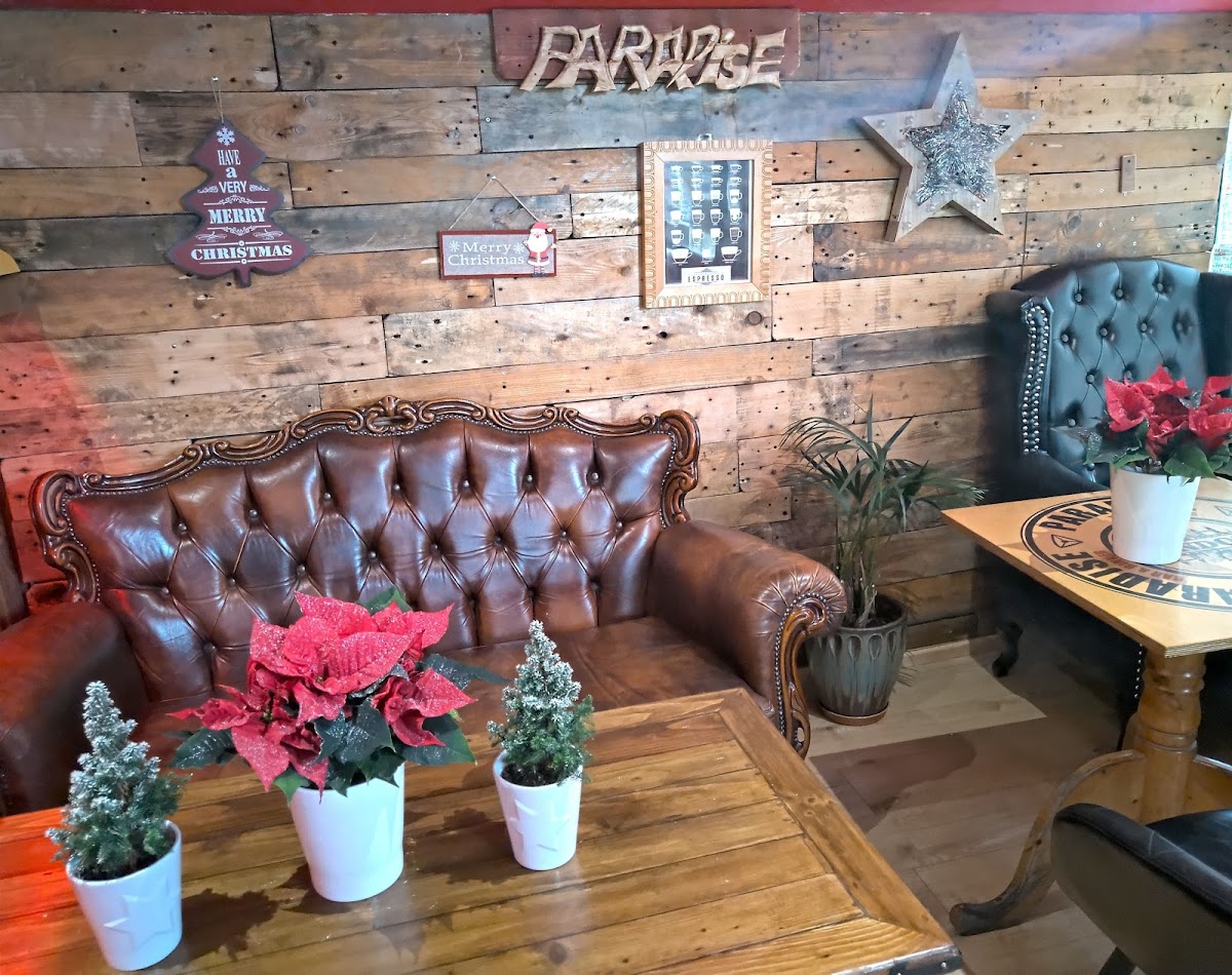Paradise Bar & Diner-3
