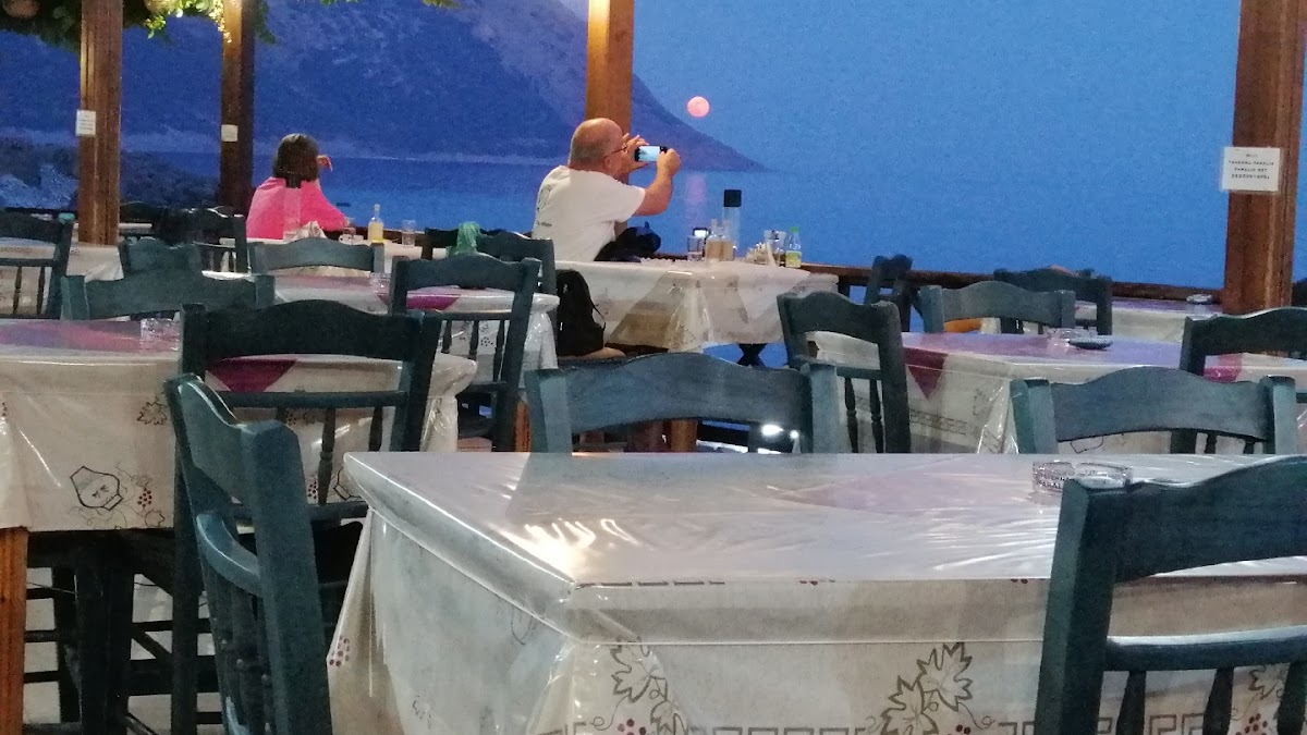 Paralia / Café Restaurant