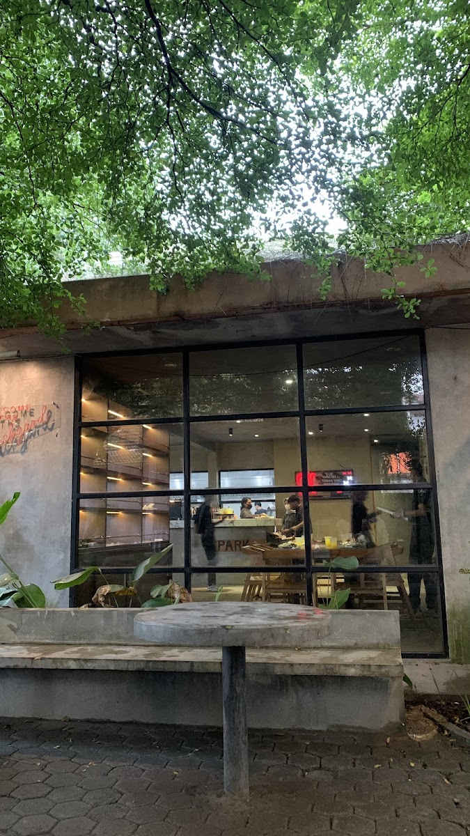 “ Park ” Food & Bar
