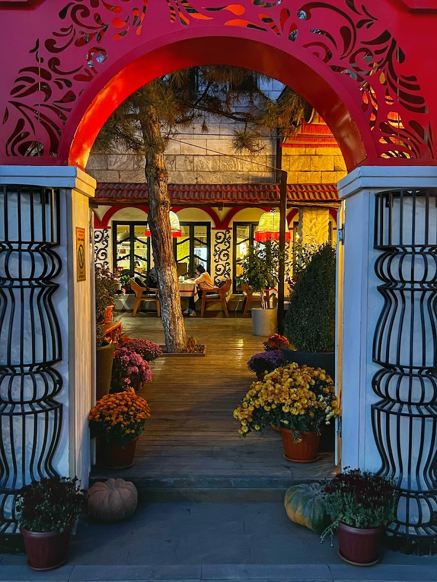 Pechki-Lavochki Family Restaurant