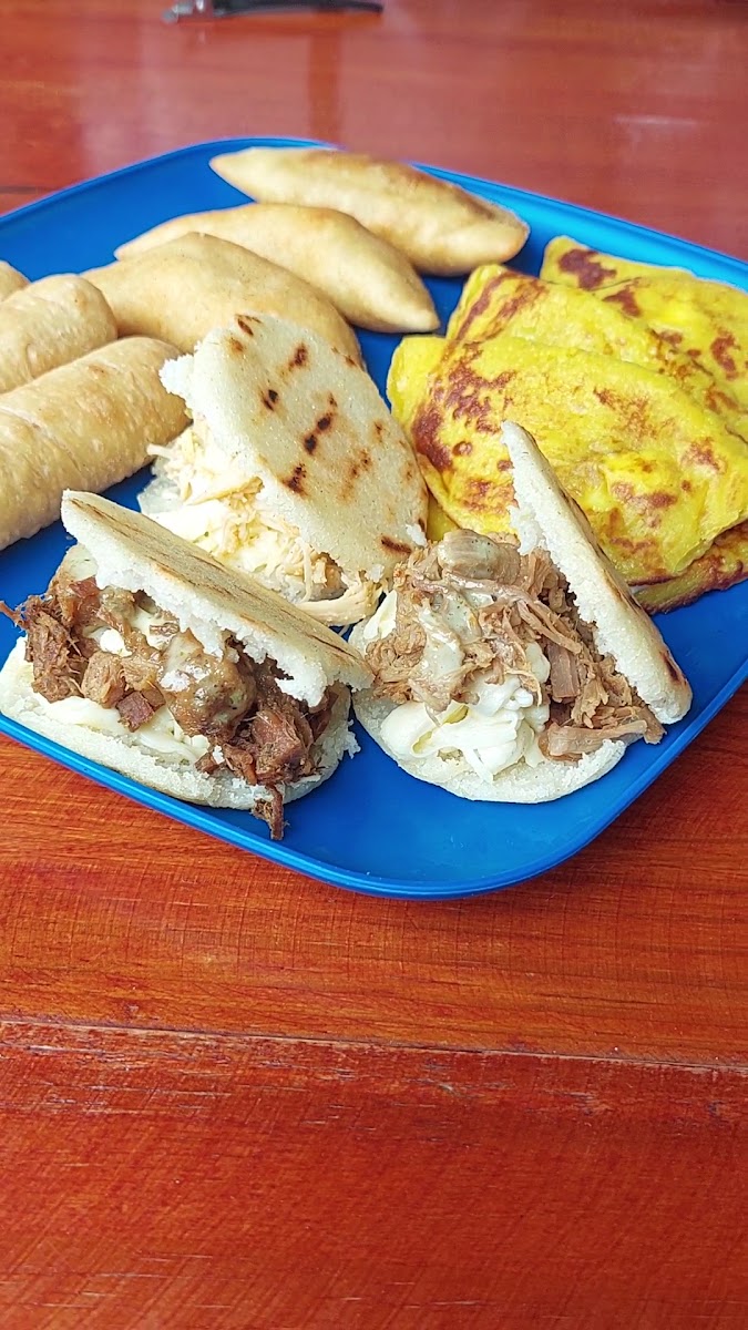 Pedacito De Venezuela En Managua-2