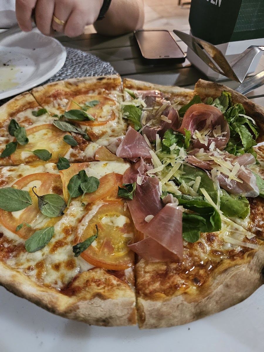Peperoncino Pizzaria Italiana-9