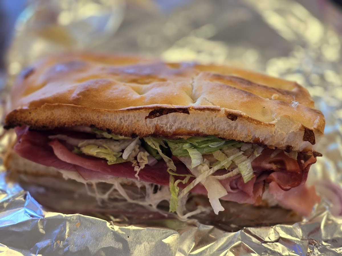 Peppy's Pizza And Pasties-4