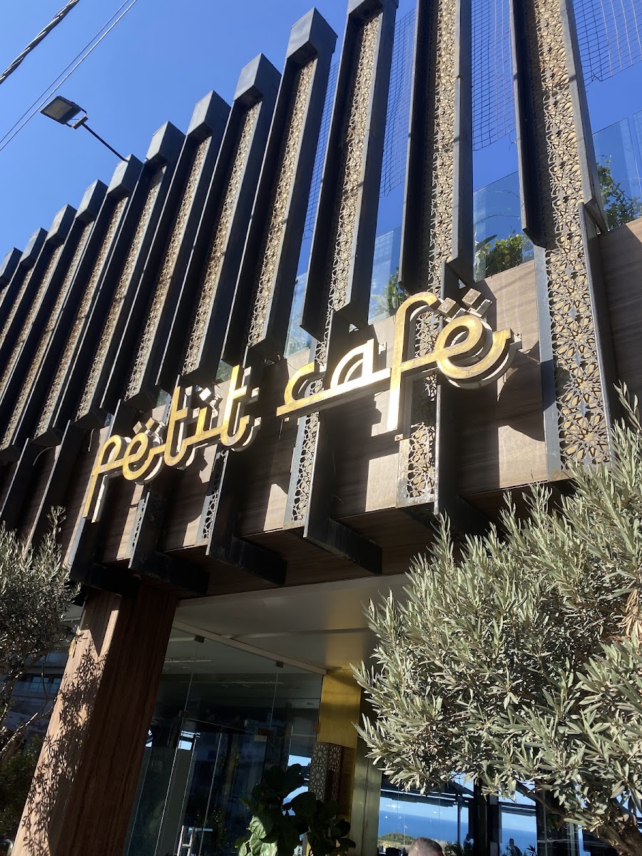 Petit Café - Restaurant