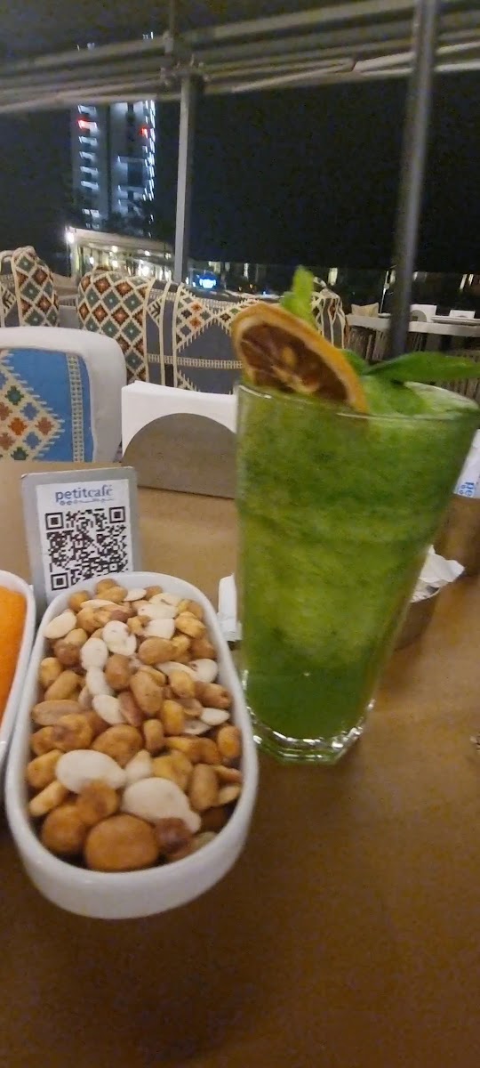 Petit Café - Restaurant-2