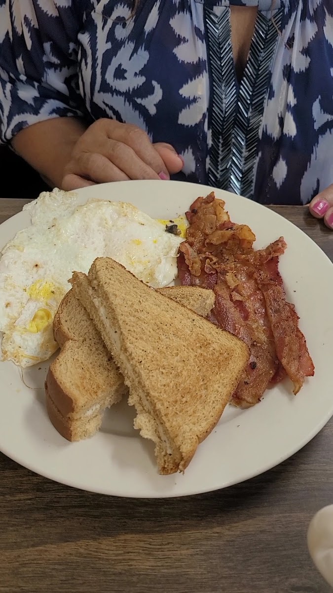 Petros Breakfast & Lunch-2