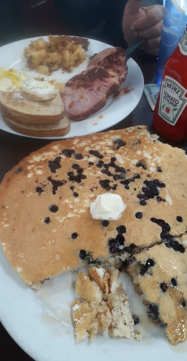 Petros Breakfast & Lunch-7
