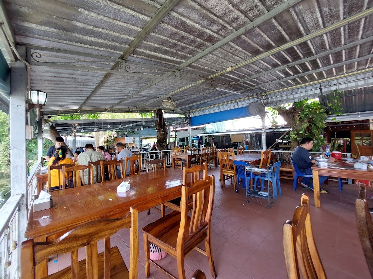 Phai Rim Khwae Restaurant
