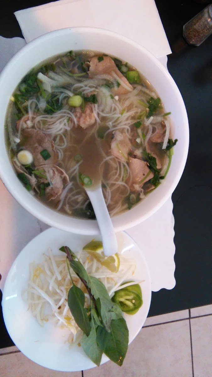 Pho Vinh Vietnamese Restaurant-5