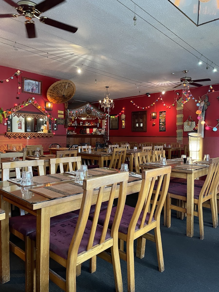 Phuthai Esarn Restaurant