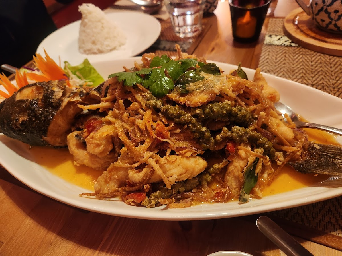 Phuthai Esarn Restaurant-8