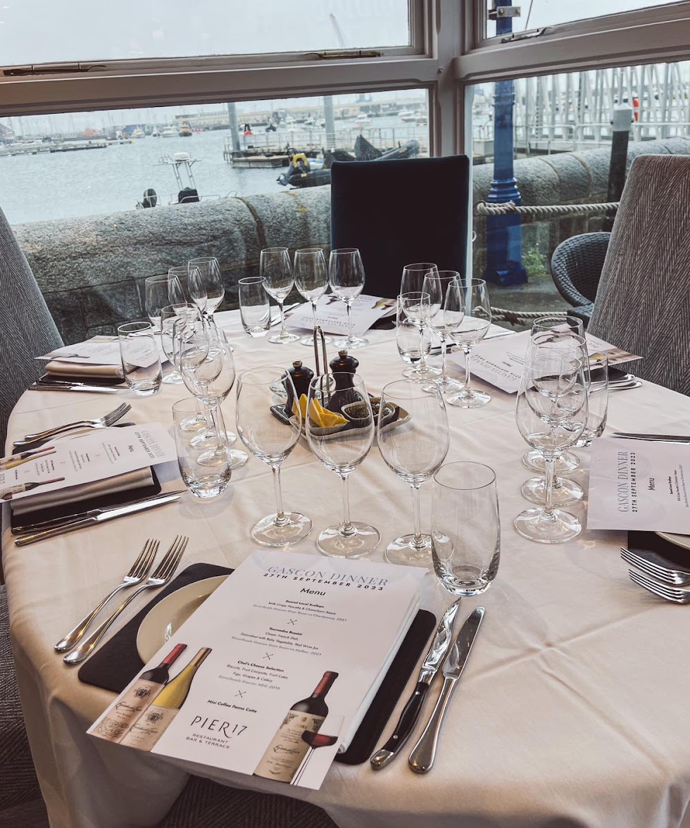 Pier 17 Restaurant
