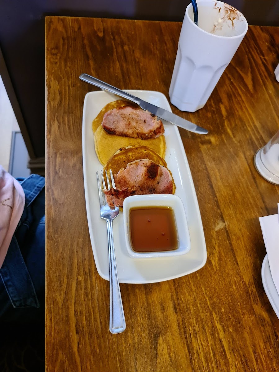 Piggy's-10