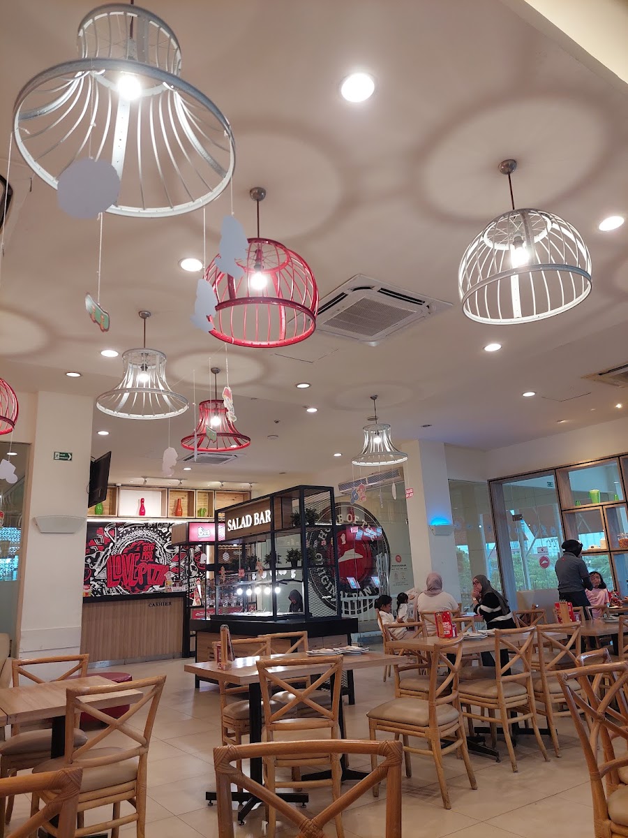 Pizza Hut Pandanaran-3