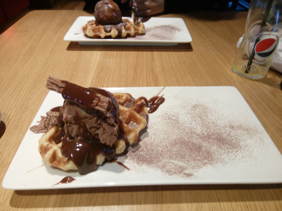 Pizza Hut Restaurants York Monks Cross-10
