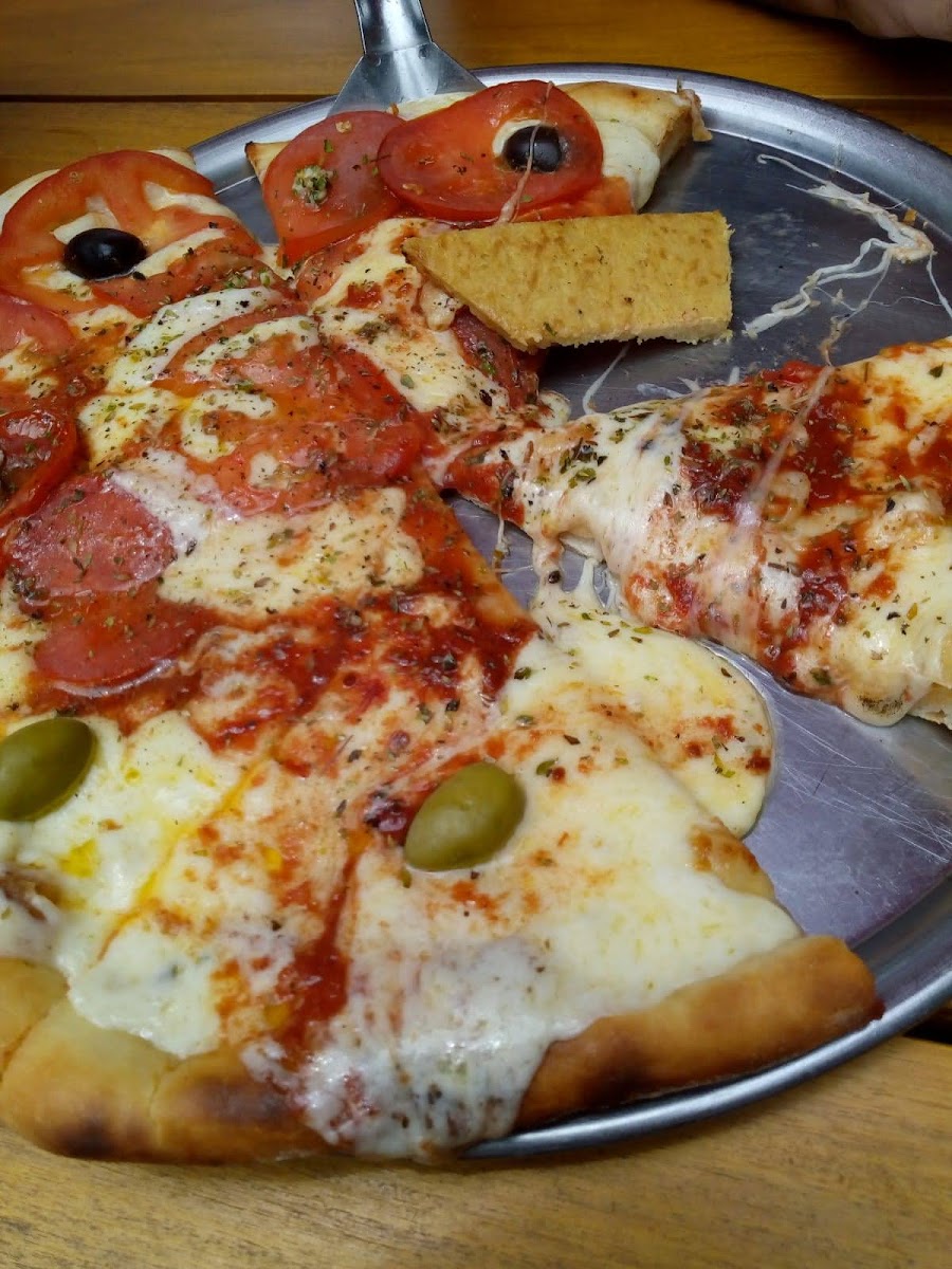 Pizza-Restó San Miguel Barracas-6