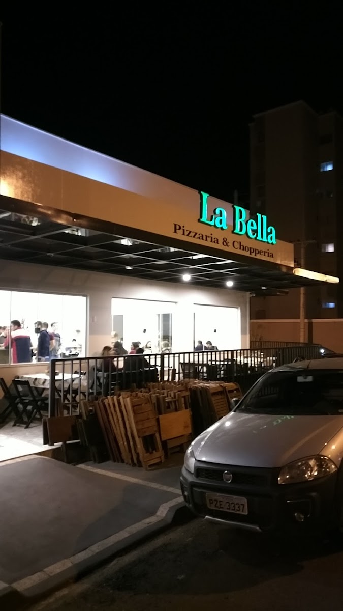 Pizzaria La Bella E Chopperia