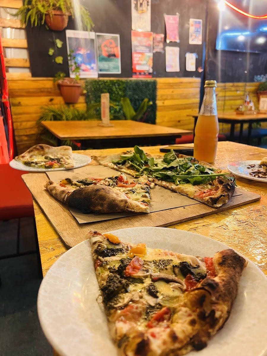 Pizzería Amici Miei-4