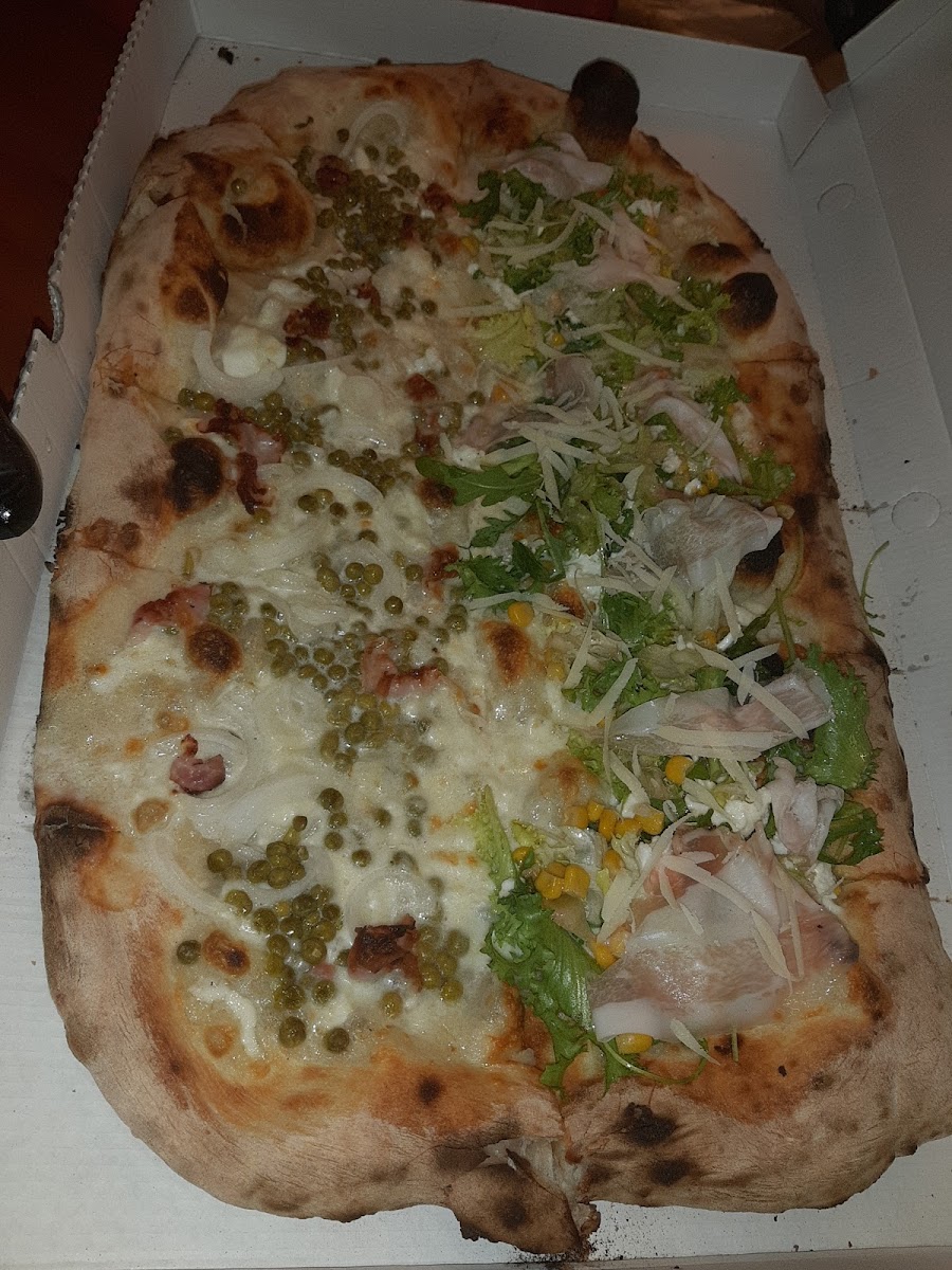 Pizzeria La Cometa-9