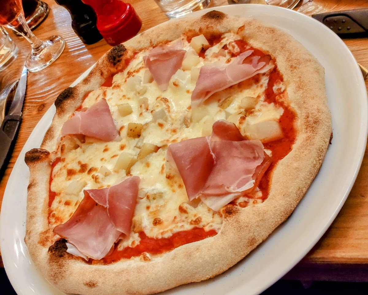 Pizzeria Pagu's Monchu's-10