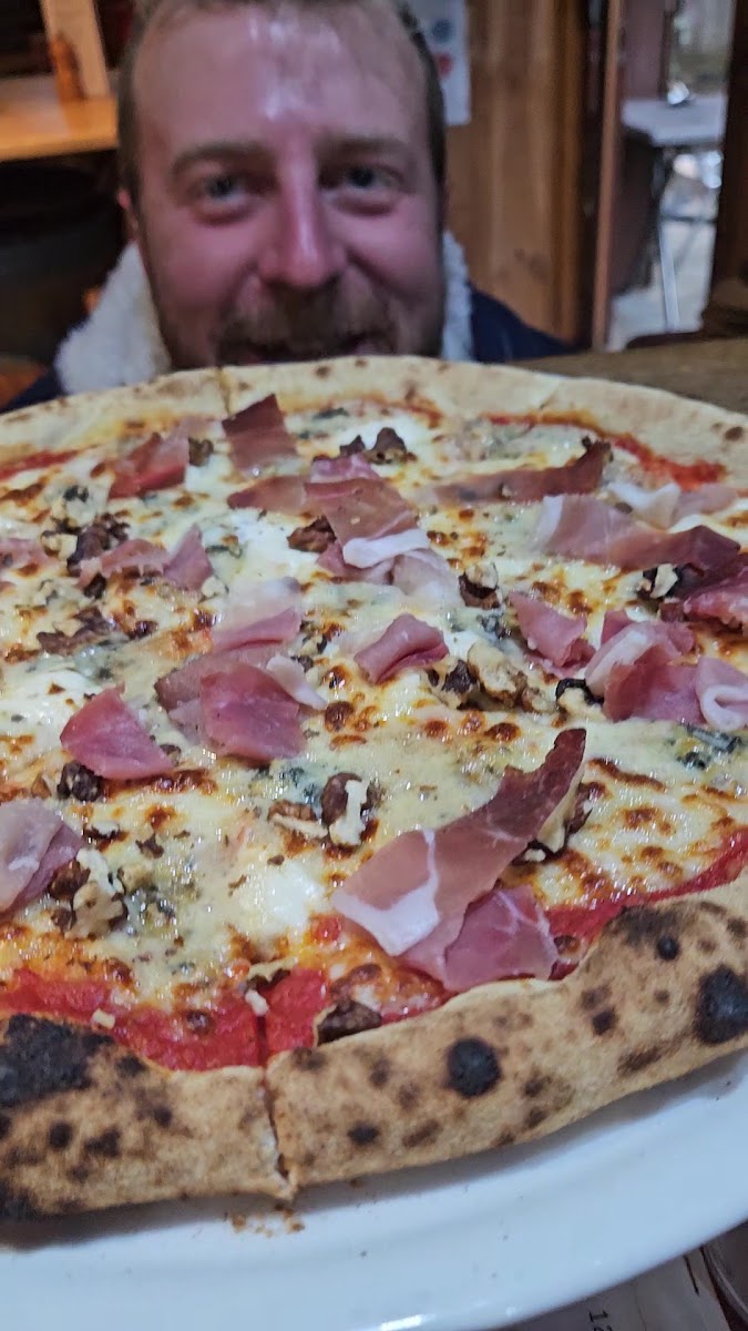 Pizzeria Pagu's Monchu's-2