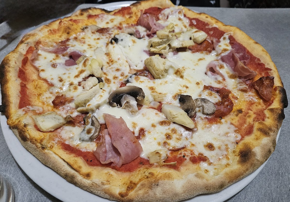 Pizzeria Ristorante Cappello Verde-10