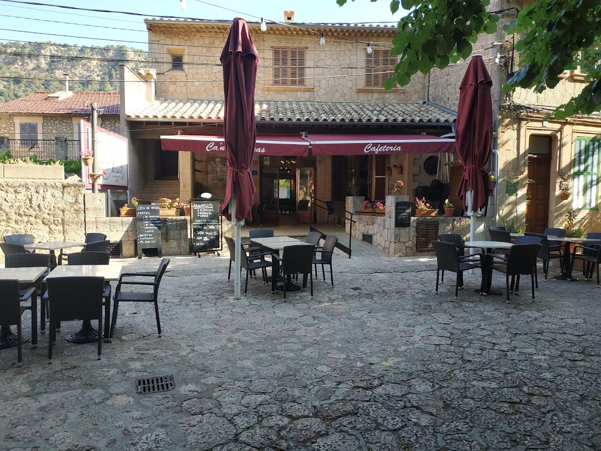 Plaça Cartoixa Cafeteria Ca'n Molinas (Antic Bar Es Til·lers)