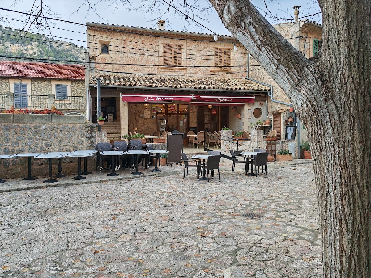 Plaça Cartoixa Cafeteria Ca'n Molinas (Antic Bar Es Til·lers)-3