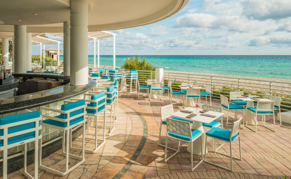 Playa Beach Bar & Grill
