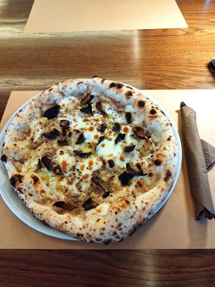 Pri Cesarju, Neapolitan Pizzeria-7