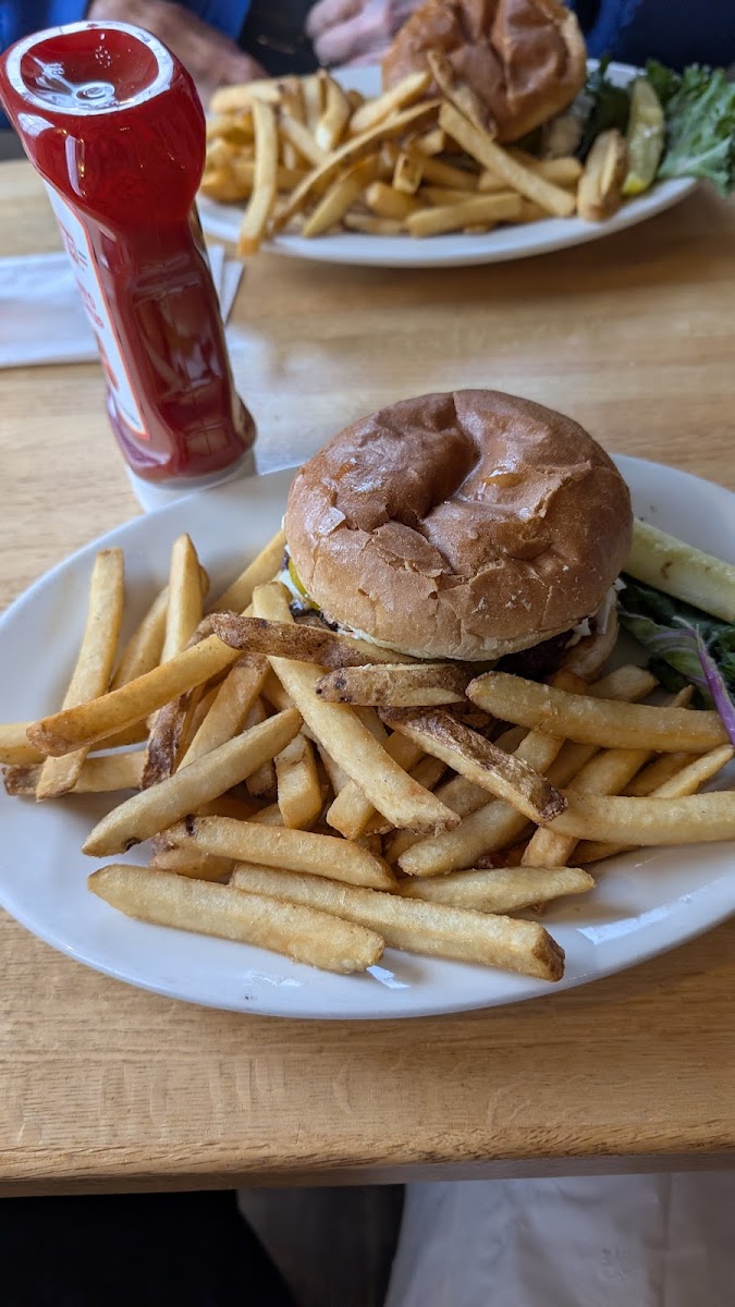 Putnam's Waterview Restaurant-3