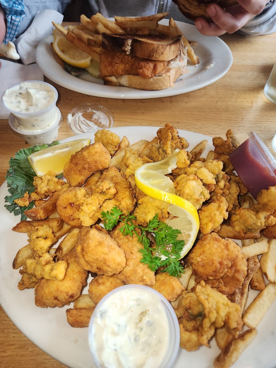 Putnam's Waterview Restaurant-6