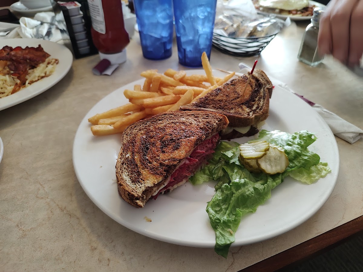 Quad Cities U.s.a. Family Restaurant-7