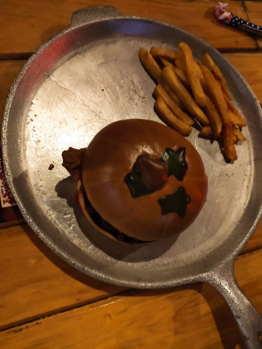 Queens Distric Restaurant-5